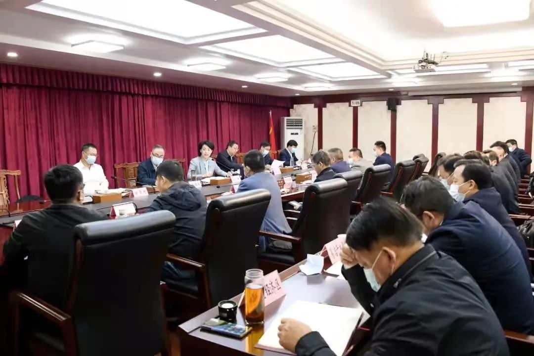 昌利龍其準董事長(cháng)參加鄂州市工業(yè)重點(diǎn)企業(yè)月度懇談會(huì )